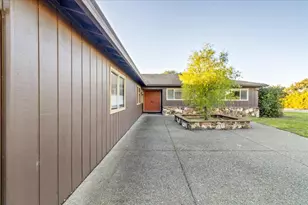 15175 Oak Hills Dr, Salinas, CA 93907 - Photo 14