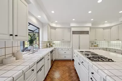 1080 Macadamia Dr, Hillsborough, CA 94010 - Photo 32