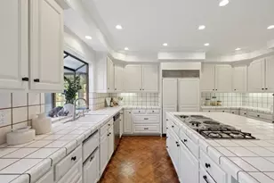 1080 Macadamia Dr, Hillsborough, CA 94010 - Photo 32