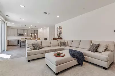 2041 Camden St, Hollister, CA 95023 - Photo 8