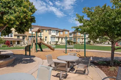 31 Bremerton Cir, Redwood Shores, CA 94065 - Photo 24