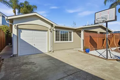 1061 Shamrock Dr, Campbell, CA 95008 - Photo 26