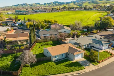 779 Wedgewood Dr, Pittsburg, CA 94565 - Photo 2