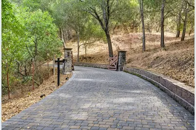 15560 Blossom Hill Rd, Los Gatos, CA 95032 - Photo 28
