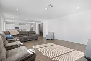 2031 Wildflower Dr, Hollister, CA 95023 - Photo 10