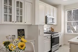 1990 Green St 107, San Francisco, CA 94123 - Photo 12