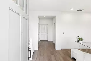 817 Galt Ter 4, Sunnyvale, CA 94085 - Photo 2