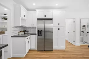 8724 MacArthur Blvd, Oakland, CA 94605 - Photo 10