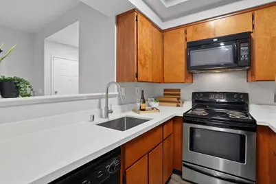 373 Shadow Run Dr, San Jose, CA 95110 - Photo 8