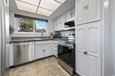 1 Comstock Queen Ct, Mountain View, CA 94043 - Photo 8