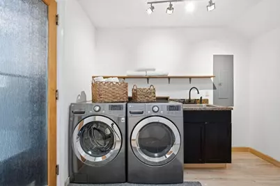 711 W California Way, Redwood City, CA 94062 - Photo 20