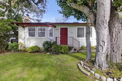 860 Sunset Dr, Pacific Grove, CA 93950 - Photo 2