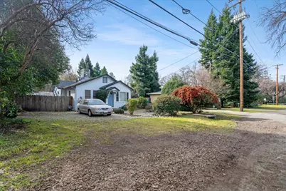 409 Smile Pl, Redding, CA 96001 - Photo 22