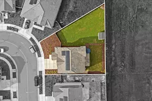 1860 Hydrangea Dr, Hollister, CA 95023 - Photo 2