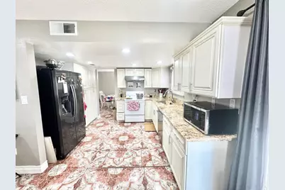 7605 Golden Rise Ct, Bakersfield, CA 93313 - Photo 6