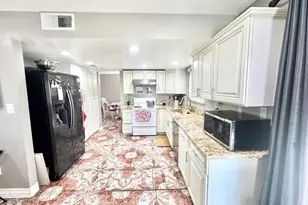 7605 Golden Rise Ct, Bakersfield, CA 93313 - Photo 6