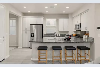 639 Montage Cir, East Palo Alto, CA 94303 - Photo 10