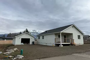 1523 Alameda Ave, Weed, CA 96094 - Photo 2