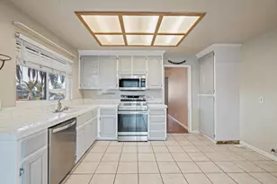 1005 Cherry Ct, Hollister, CA 95023 - Photo 12