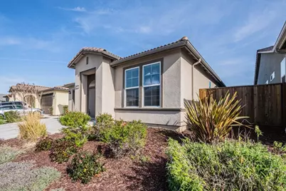 581 Segovia Dr, Hollister, CA 95023 - Photo 2