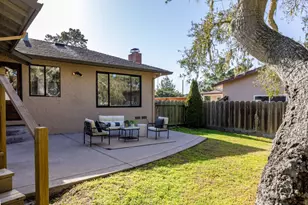 712 Sunset Dr, Pacific Grove, CA 93950 - Photo 14