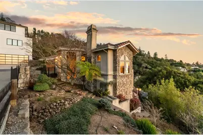 6357 Fairlane Dr, Oakland, CA 94611 - Photo 2