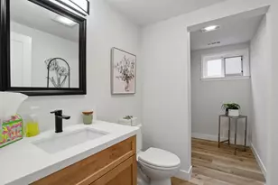 750 W 9th St, Gilroy, CA 95020 - Photo 16