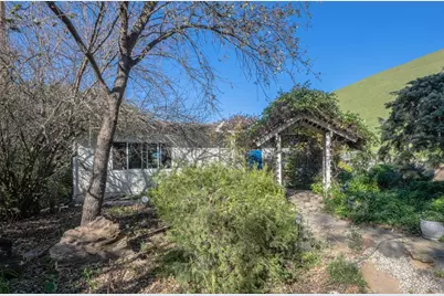 820 Comstock Rd, Hollister, CA 95023 - Photo 2