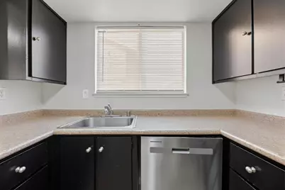 7 Las Moradas Cir, San Pablo, CA 94806 - Photo 16