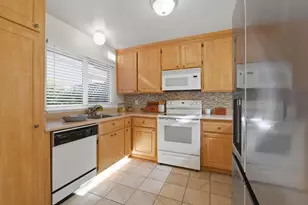 972 Diaz Ln, Foster City, CA 94404 - Photo 8