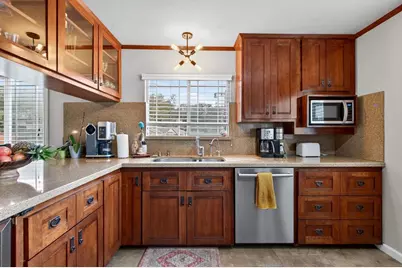 6870 Lakeview Dr, Salinas, CA 93907 - Photo 12