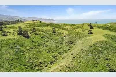 720 Lockhaven Dr, Pacifica, CA 94044 - Photo 2