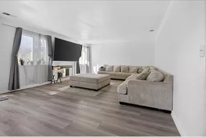 1911 Glarner St, Hollister, CA 95023 - Photo 6