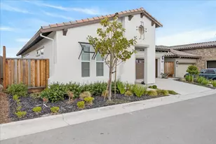 2102 White Oak Dr, Hollister, CA 95023 - Photo 2