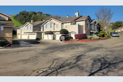 10711 Wallace Ln, Dublin, CA 94568 - Photo 2