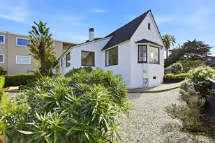 115 1st St, Pacific Grove, CA 93950 - Photo 32