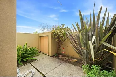 1067 Padre Dr 2, Salinas, CA 93901 - Photo 22