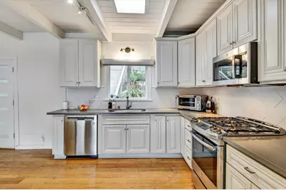 2323 Mastlands Dr, Oakland, CA 94611 - Photo 6