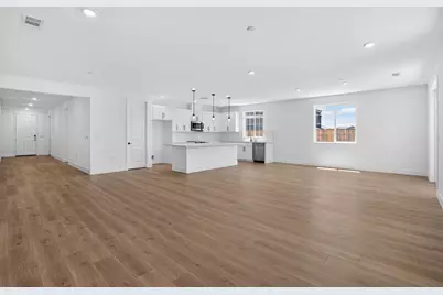 136 Golden Gate Ln, Vacaville, CA 95687 - Photo 8