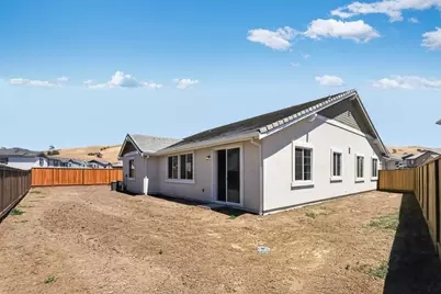 136 Golden Gate Ln, Vacaville, CA 95687 - Photo 14