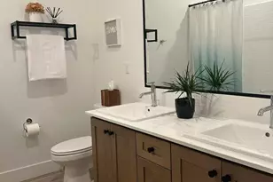 2732 E Teaberry Dr, Fresno, CA 93730 - Photo 28