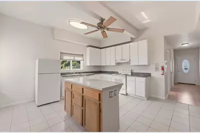 684 E Julian St, San Jose, CA 95112 - Photo 4