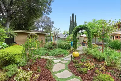 1301 Bryant St, Palo Alto, CA 94301 - Photo 2