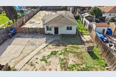 1046 C St, Salinas, CA 93905 - Photo 2
