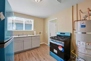 6928 Fresno St, Oakland, CA 94605 - Photo 14