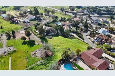 10060 Bon Vista Ct, San Jose, CA 95127 - Photo 8