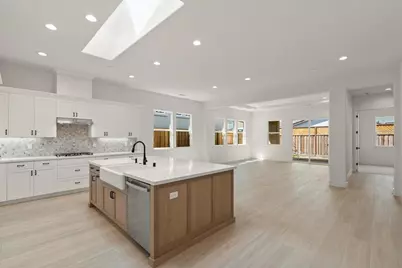 2112 Red Oak Dr, Hollister, CA 95023 - Photo 2