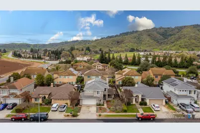 724 Wisteria Dr, Gilroy, CA 95020 - Photo 38