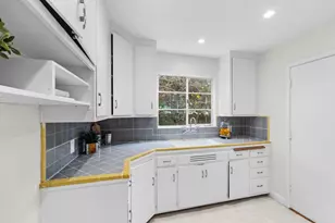 11 Tulip Ln, Palo Alto, CA 94303 - Photo 10