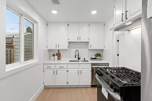 576 Green Manor Ct, Palo Alto, CA 94301 - Photo 12